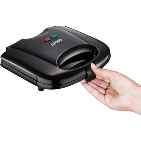 Sanduicheira e Grill Arno Sacb Antiaderente Preta 220v por 166,00 à vista no boleto/pix ou parcele em até 6x sem juros. Compre na loja Mundomax!