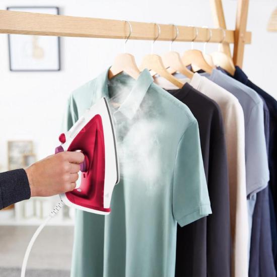 Ferro a Vapor Arno Essentialgliss com Base Antiaderente FMQ 220V por 129,00 à vista no boleto/pix ou parcele em até 5x sem juros. Compre na loja Mundomax!