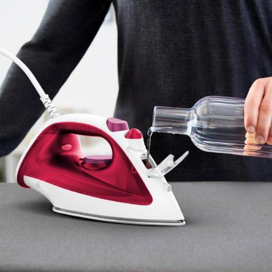 Ferro a Vapor Arno Essentialgliss com Base Antiaderente FMQ 127V por 131,00 à vista no boleto/pix ou parcele em até 5x sem juros. Compre na loja Mundomax!