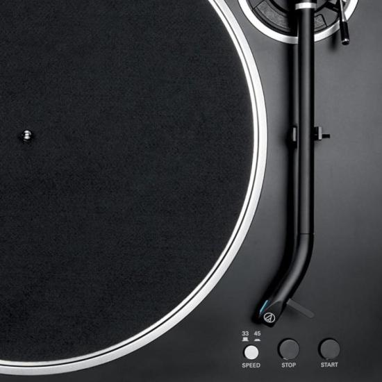 Toca Discos Audio Technica AT-LP70XBT Com Bluetooth Preto por 3.200,00 à vista no boleto/pix ou parcele em até 12x sem juros. Compre na loja Mundomax!