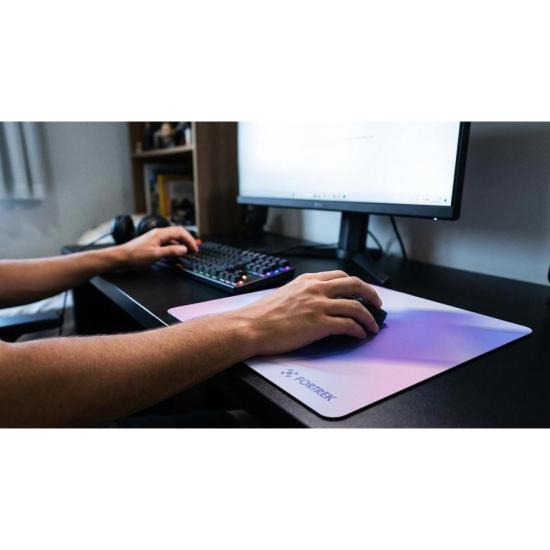 Mousepad Com Infusão de Vidro Fortrek Quickglass PRO Branco por 140,00 à vista no boleto/pix ou parcele em até 5x sem juros. Compre na loja Mundomax!