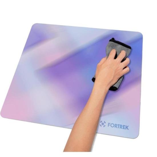 Mousepad Com Infusão de Vidro Fortrek Quickglass PRO Branco por 140,00 à vista no boleto/pix ou parcele em até 5x sem juros. Compre na loja Mundomax!