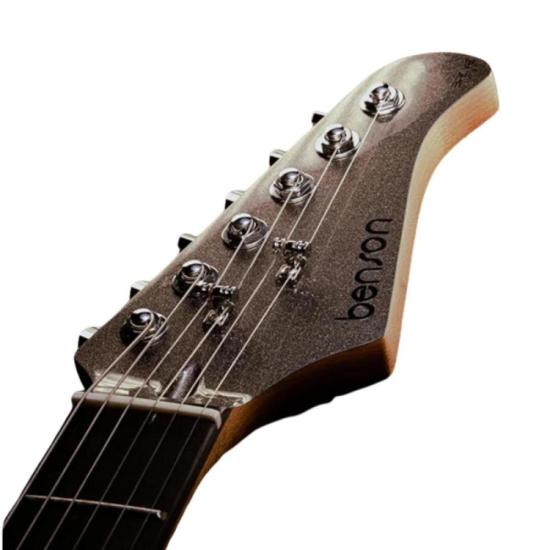 Guitarra Benson Brave Three Silver Sparkle por 4.049,00 à vista no boleto/pix ou parcele em até 12x sem juros. Compre na loja Mundomax!