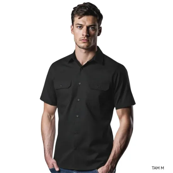 Camisa Work Shirt Manga Curta (Tam M) Preto por 259,00 à vista no boleto/pix ou parcele em até 10x sem juros. Compre na loja Mundomax!