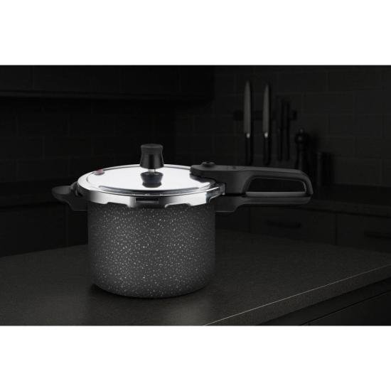 Panela de Pressão Rochedo Segura Fechamento Externo 4,5 Litros Stone Pro por 0,00 à vista no boleto/pix ou parcele em até 1x sem juros. Compre na loja Mundomax!