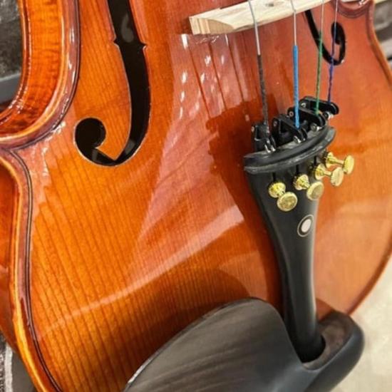 Violino 4/4 Benson BVG-1002 Guarnieri Series Tradicional Fosco por 0,00 à vista no boleto/pix ou parcele em até 1x sem juros. Compre na loja Mundomax!