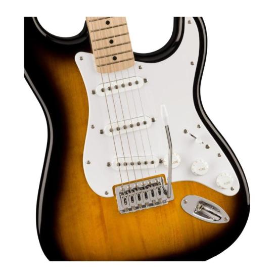 Guitarra Squier Stratocaster Sonic 2-Color Sunburst por 0,00 à vista no boleto/pix ou parcele em até 1x sem juros. Compre na loja Mundomax!