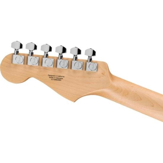 Guitarra Fender Stratocaster Standard por 0,00 à vista no boleto/pix ou parcele em até 1x sem juros. Compre na loja Mundomax!