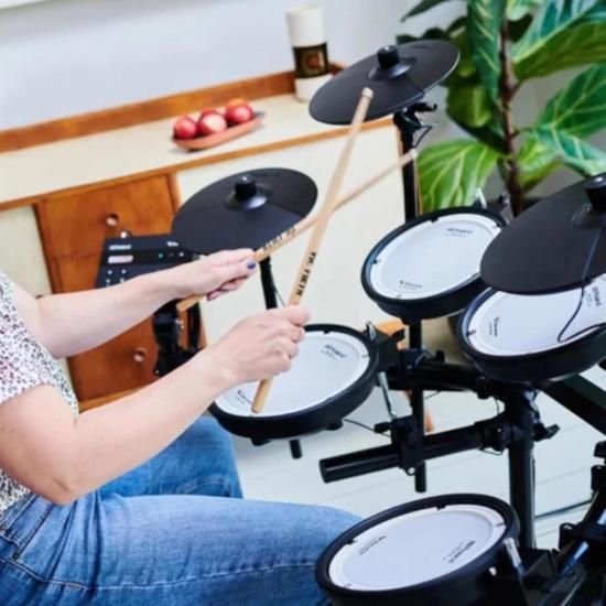 Bateria Eletrônica Roland TD-07DMK V-Drums com Peles Mesh e Bluetooth por 0,00 à vista no boleto/pix ou parcele em até 1x sem juros. Compre na loja Mundomax!