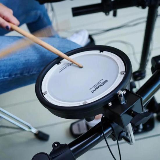 Bateria Eletrônica Roland TD-07DMK V-Drums com Peles Mesh e Bluetooth por 0,00 à vista no boleto/pix ou parcele em até 1x sem juros. Compre na loja Mundomax!